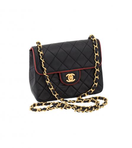 CHANEL BLACK FLAP BAG