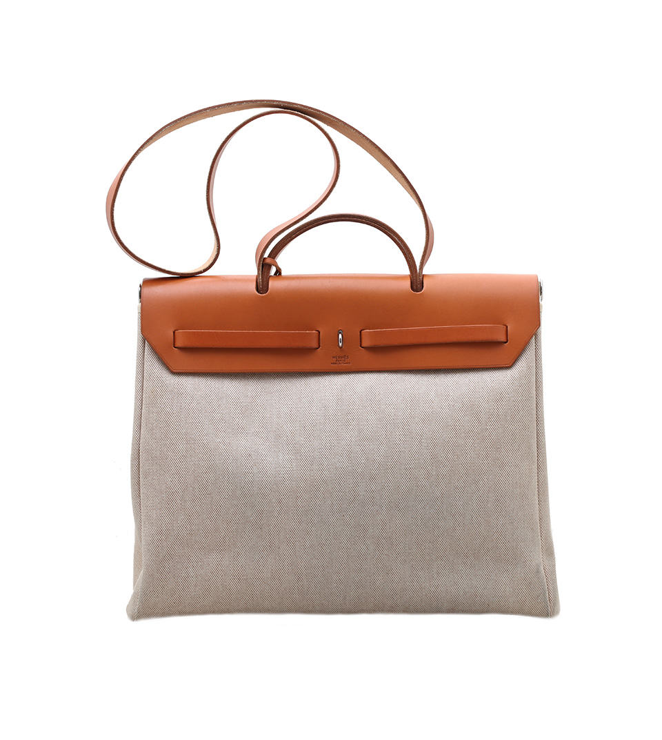 La Doyenne Vintage  The Hermès Herbag is a timeless classic that's as  flexible as it is stylish. #hermes #herbag