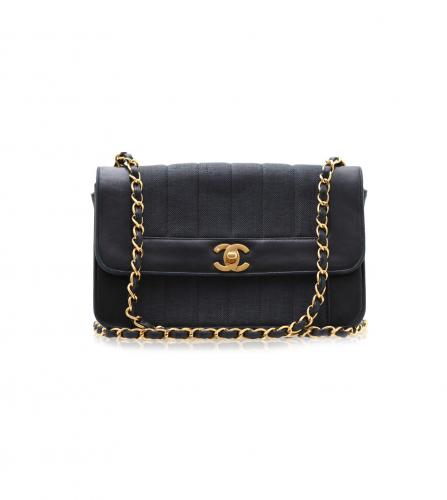 CHANEL BLACK FLAP BAG